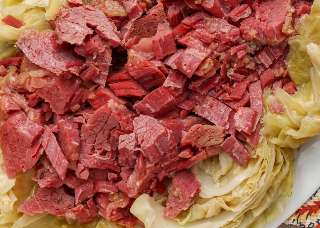 close up photos of corned beef with cabbage 
